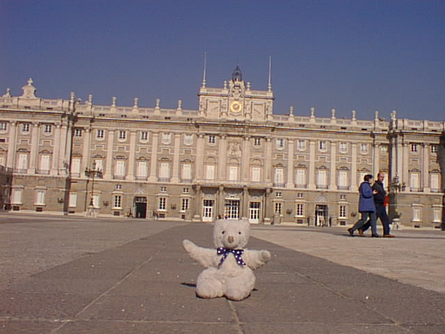 Perry visits the Palacio Real in Madrid